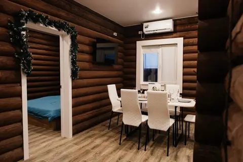 Гостиная домика из сруба